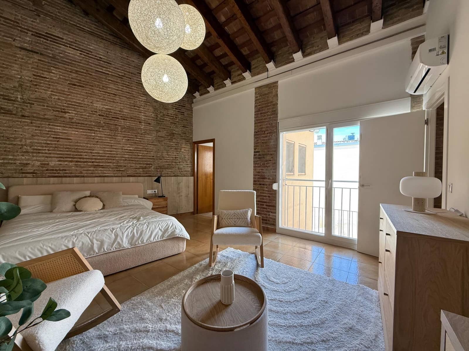 4 slaapkamer Flat te huur in Valencia stad - € 4.500 (Ref: 9755710)