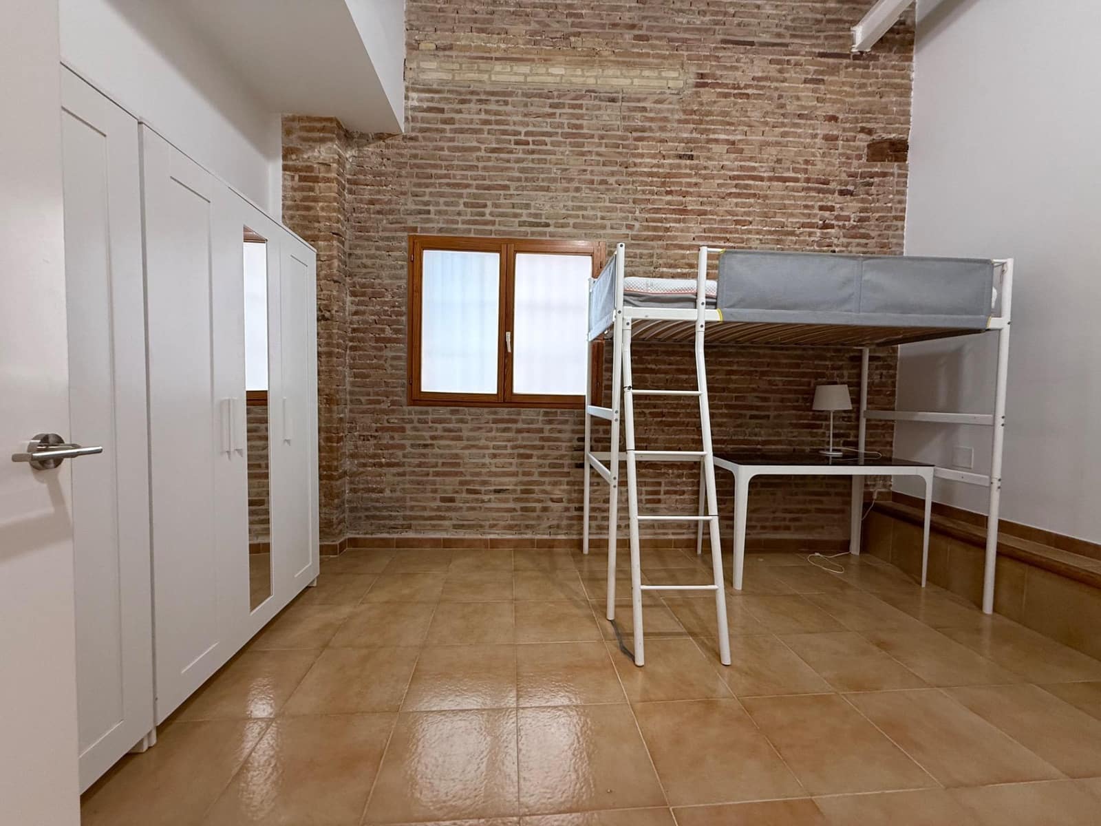 4 makuuhuone Asunto vuokrattavana paikassa Valencia kaupunki - 3 600 € (Ref: 9755710)