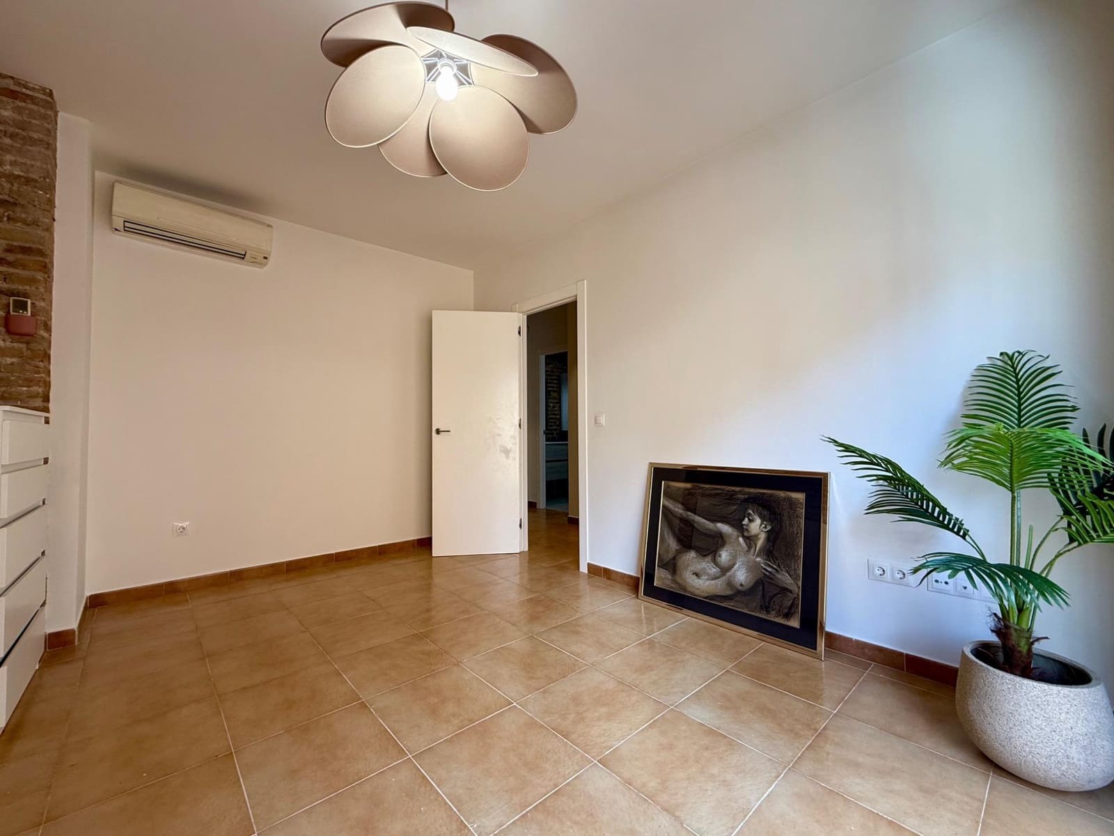 4 makuuhuone Asunto vuokrattavana paikassa Valencia kaupunki - 3 600 € (Ref: 9755710)