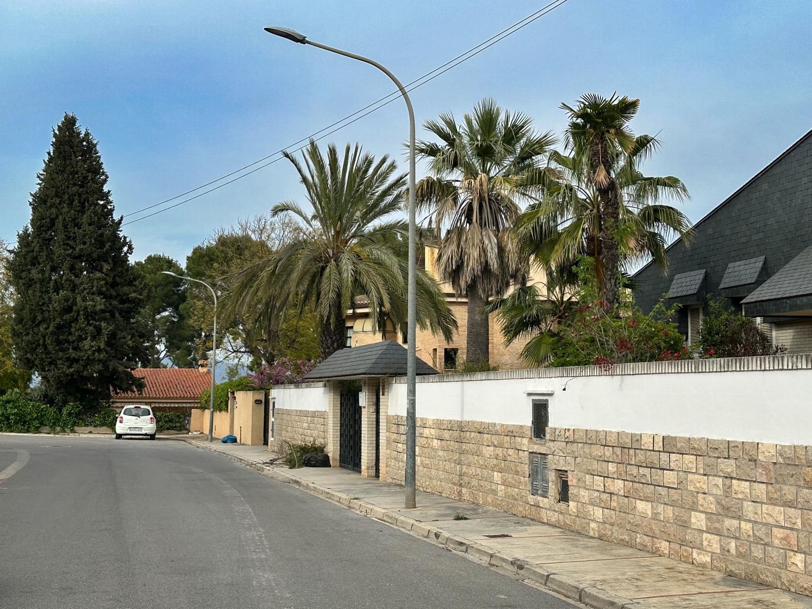 3 bedroom Semi-detached Villa for rent in Riba-roja de Turia with pool - € 2,500 (Ref: 9755711)