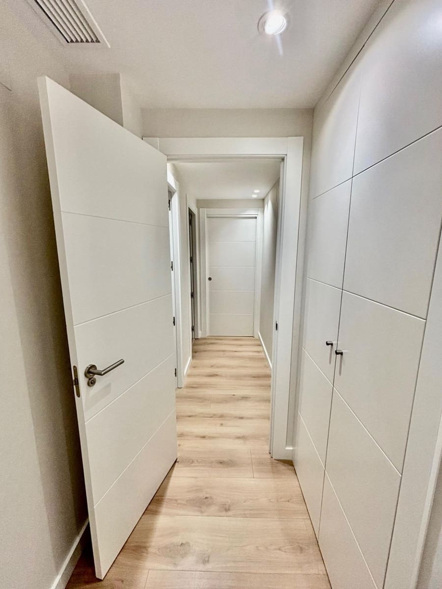 2 bedroom Flat for rent in Valencia city with pool - € 2,000 (Ref: 9763627)