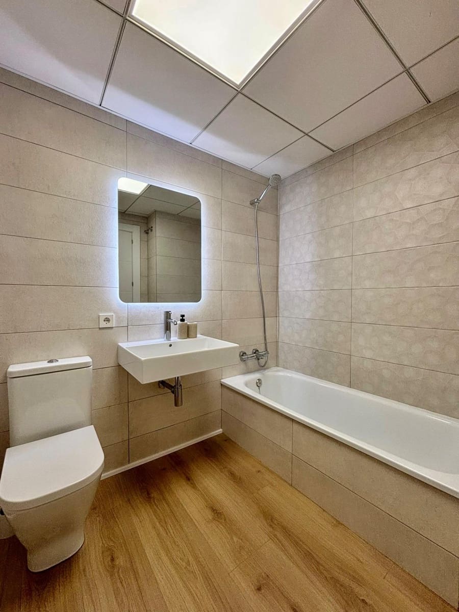 2 bedroom Flat for rent in Valencia city with pool - € 2,000 (Ref: 9763627)