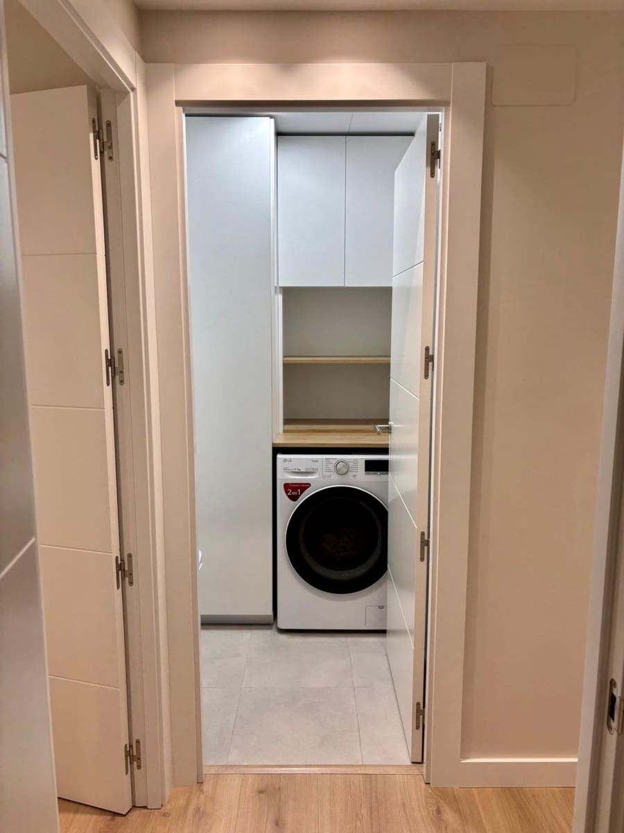 2 bedroom Flat for rent in Valencia city with pool - € 2,000 (Ref: 9763627)