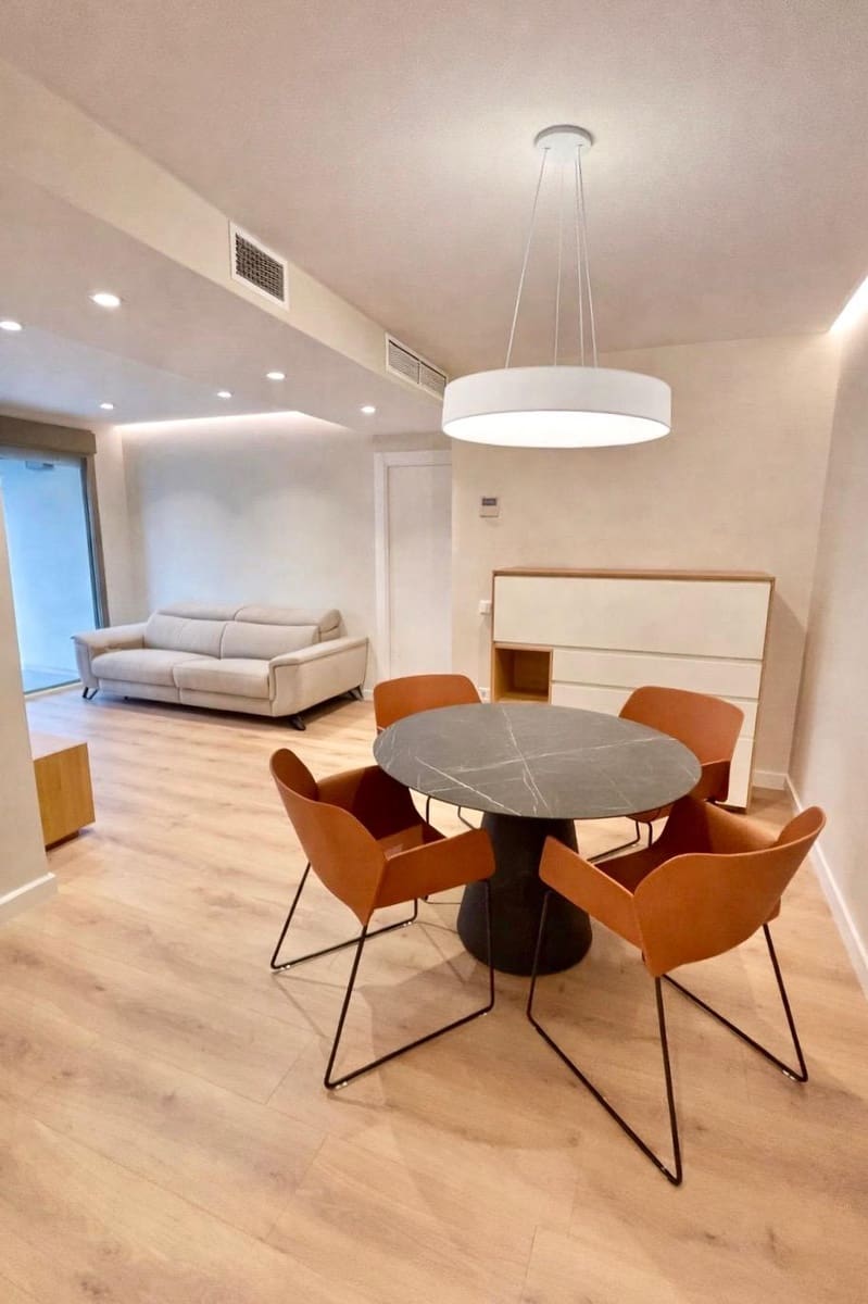 2 bedroom Flat for rent in Valencia city with pool - € 2,000 (Ref: 9763627)