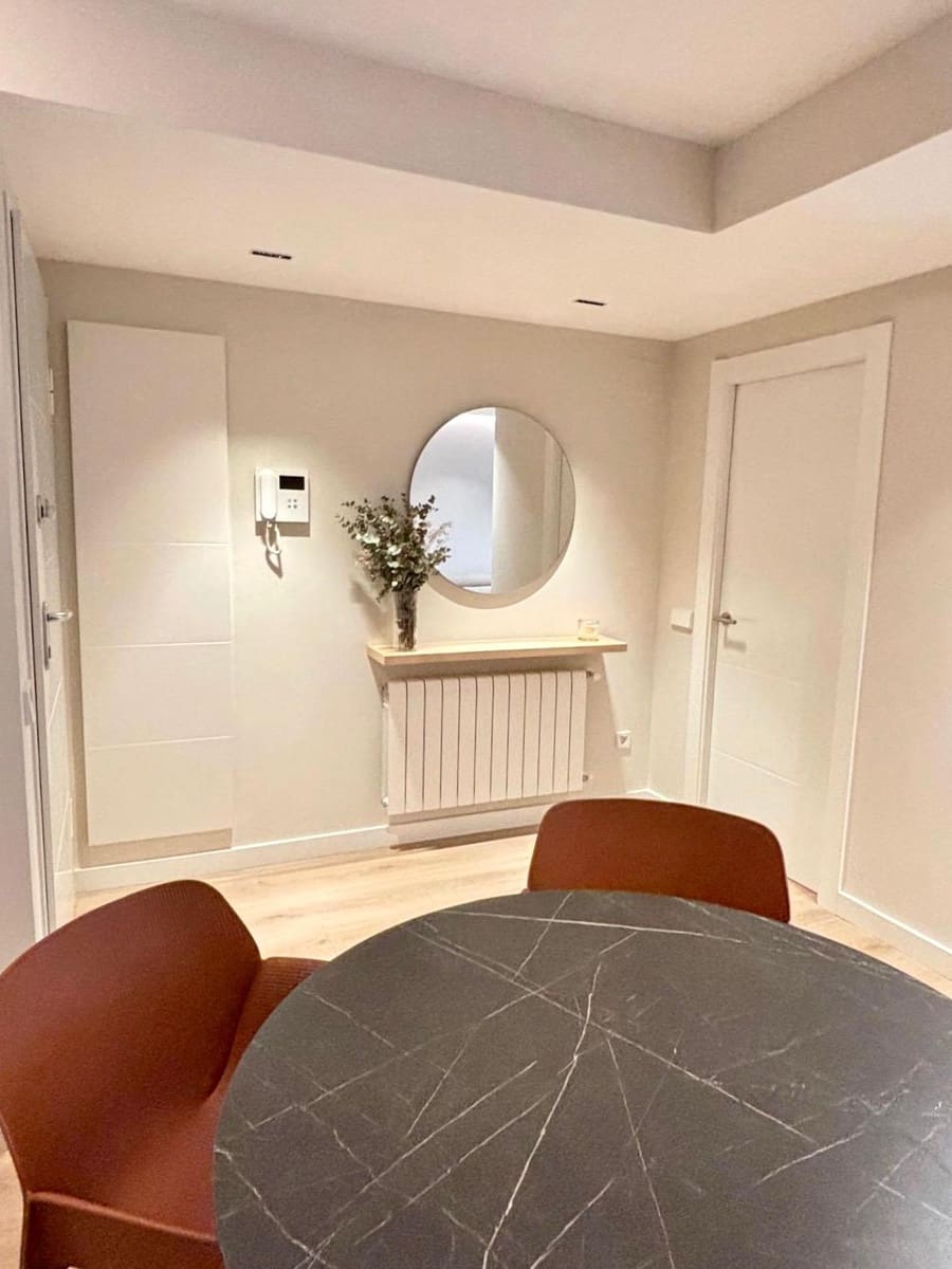 2 bedroom Flat for rent in Valencia city with pool - € 2,000 (Ref: 9763627)