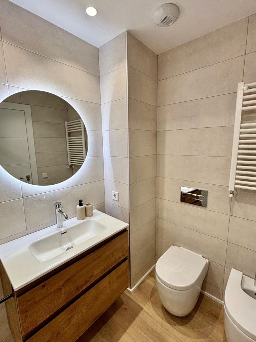 2 bedroom Flat for rent in Valencia city with pool - € 2,000 (Ref: 9763627)