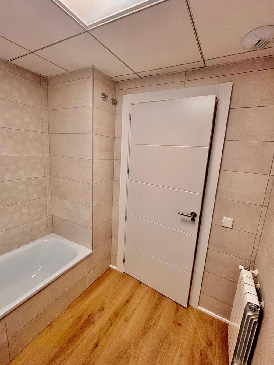 2 bedroom Flat for rent in Valencia city with pool - € 2,000 (Ref: 9763627)