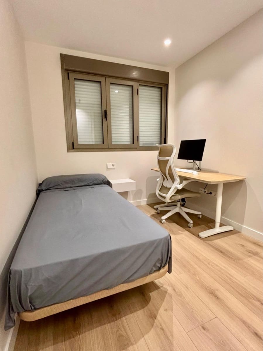 2 bedroom Flat for rent in Valencia city with pool - € 2,000 (Ref: 9763627)