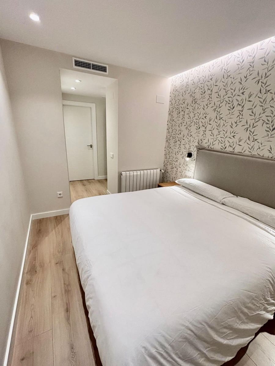 2 bedroom Flat for rent in Valencia city with pool - € 2,000 (Ref: 9763627)