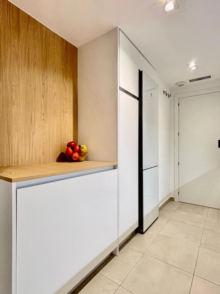 2 bedroom Flat for rent in Valencia city with pool - € 2,000 (Ref: 9763627)