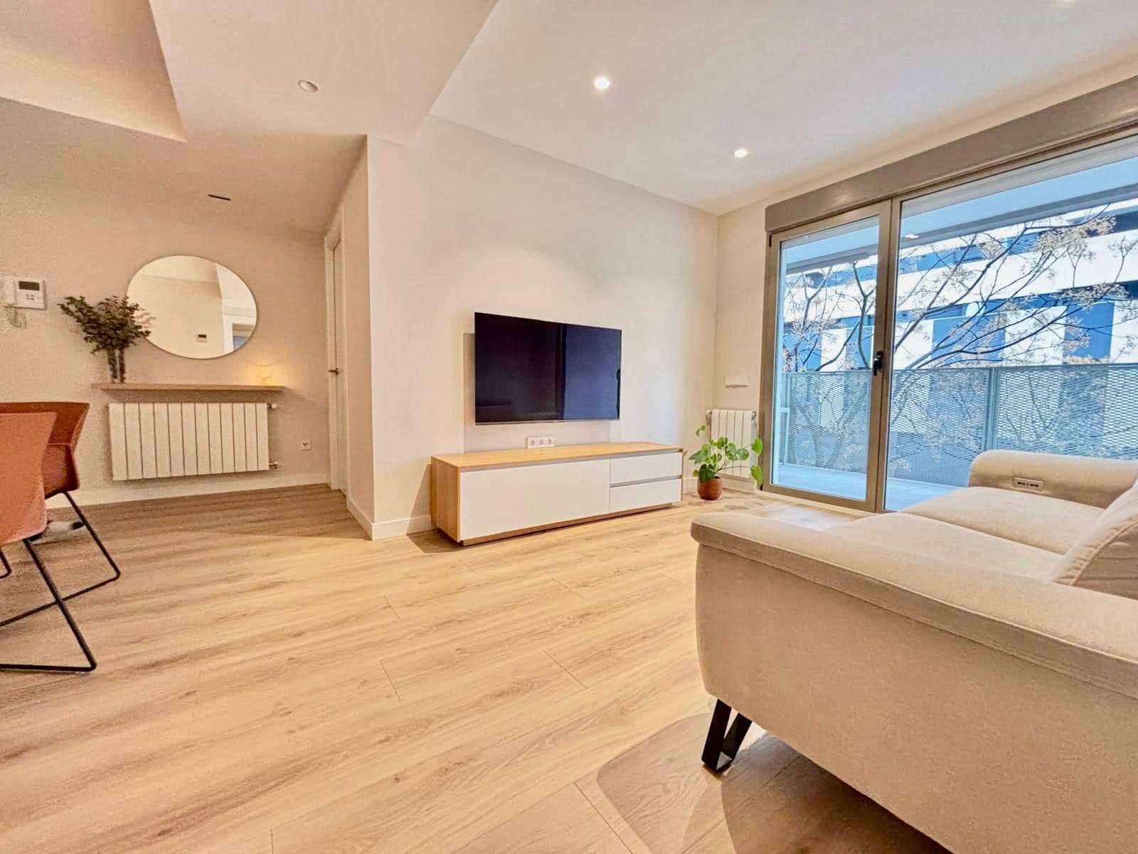 2 bedroom Flat for rent in Valencia city with pool - € 2,000 (Ref: 9763627)