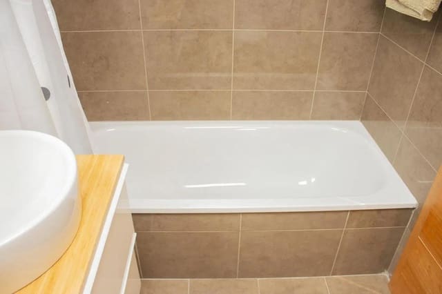 2 makuuhuone Kattohuoneisto vuokrattavana paikassa Torrefiel, Valencia kaupunki mukana 
autotalli - 2 200 € (Ref: 9778171)