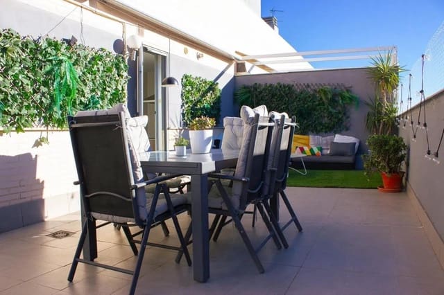 2 makuuhuone Kattohuoneisto vuokrattavana paikassa Torrefiel, Valencia kaupunki mukana 
autotalli - 2 200 € (Ref: 9778171)