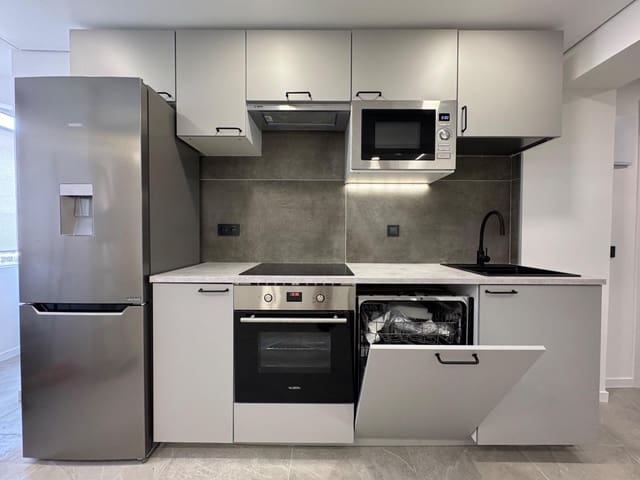 2 slaapkamer Flat te koop in Ciutat Fallera, Valencia stad - € 195.000 (Ref: 9791086)