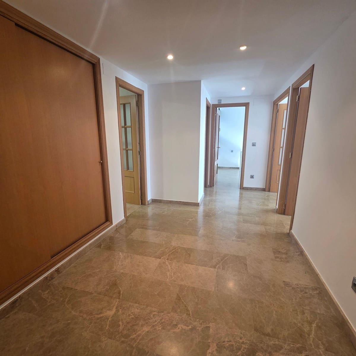 3 slaapkamer Flat te huur in Valencia stad met zwembad garage - € 2.300 (Ref: 9797147)