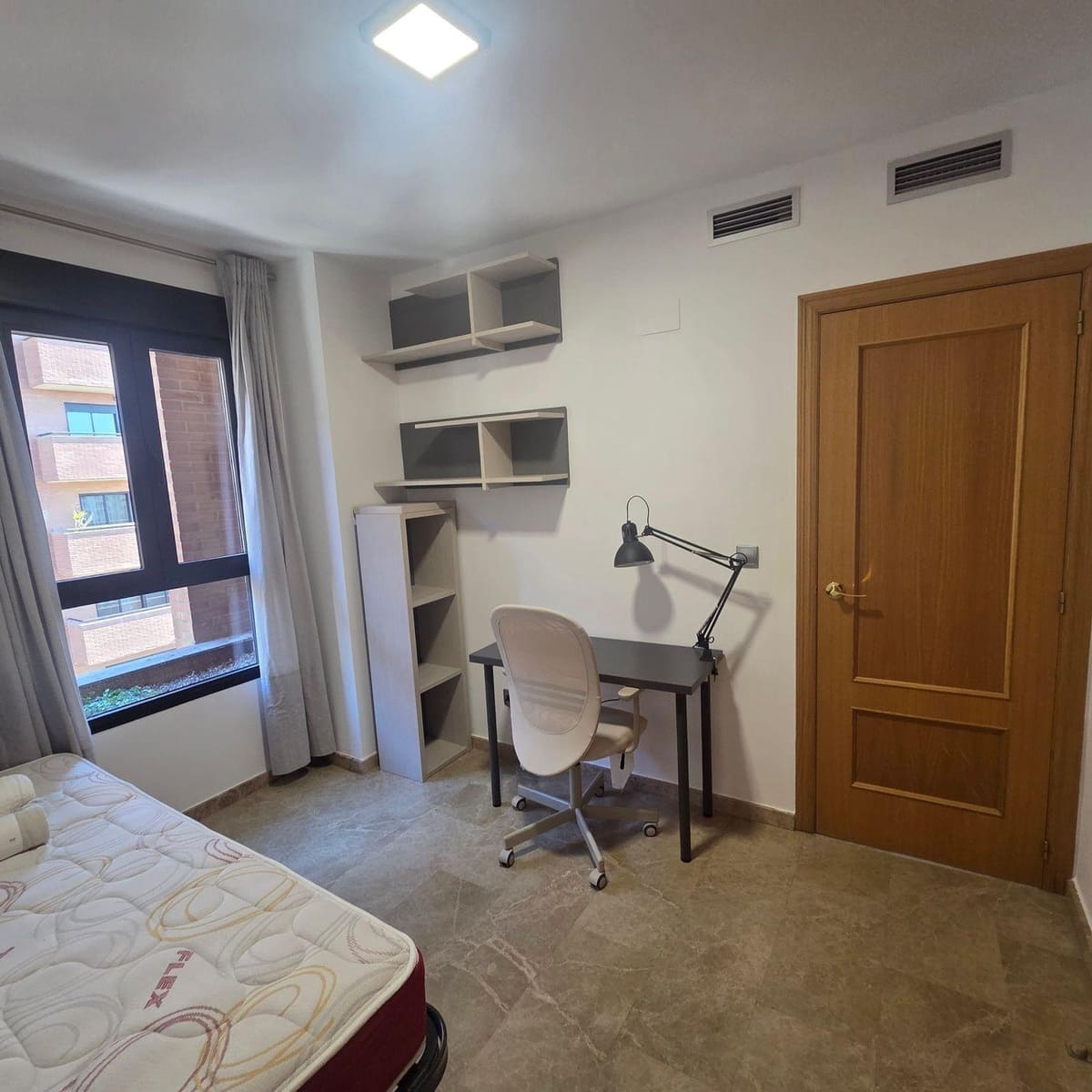 3 slaapkamer Flat te huur in Valencia stad met zwembad garage - € 2.300 (Ref: 9797147)