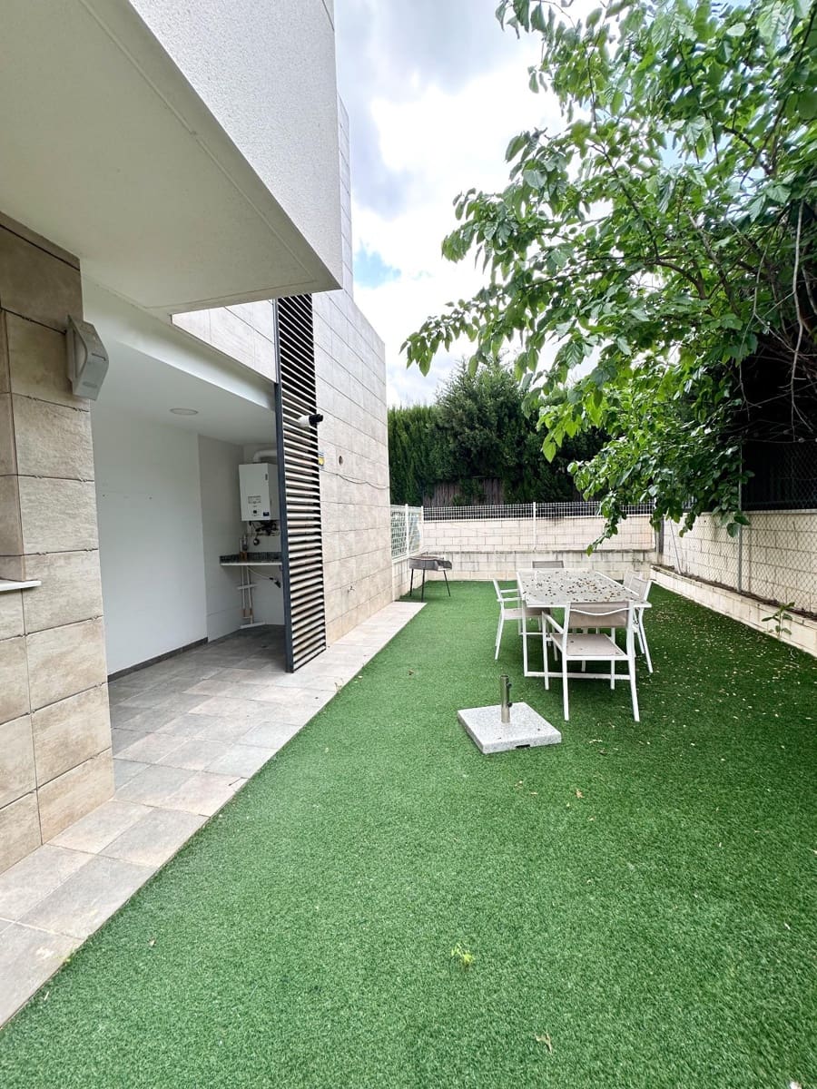 3 bedroom Semi-detached Villa for rent in Betera with pool garage - € 2,300 (Ref: 9822958)
