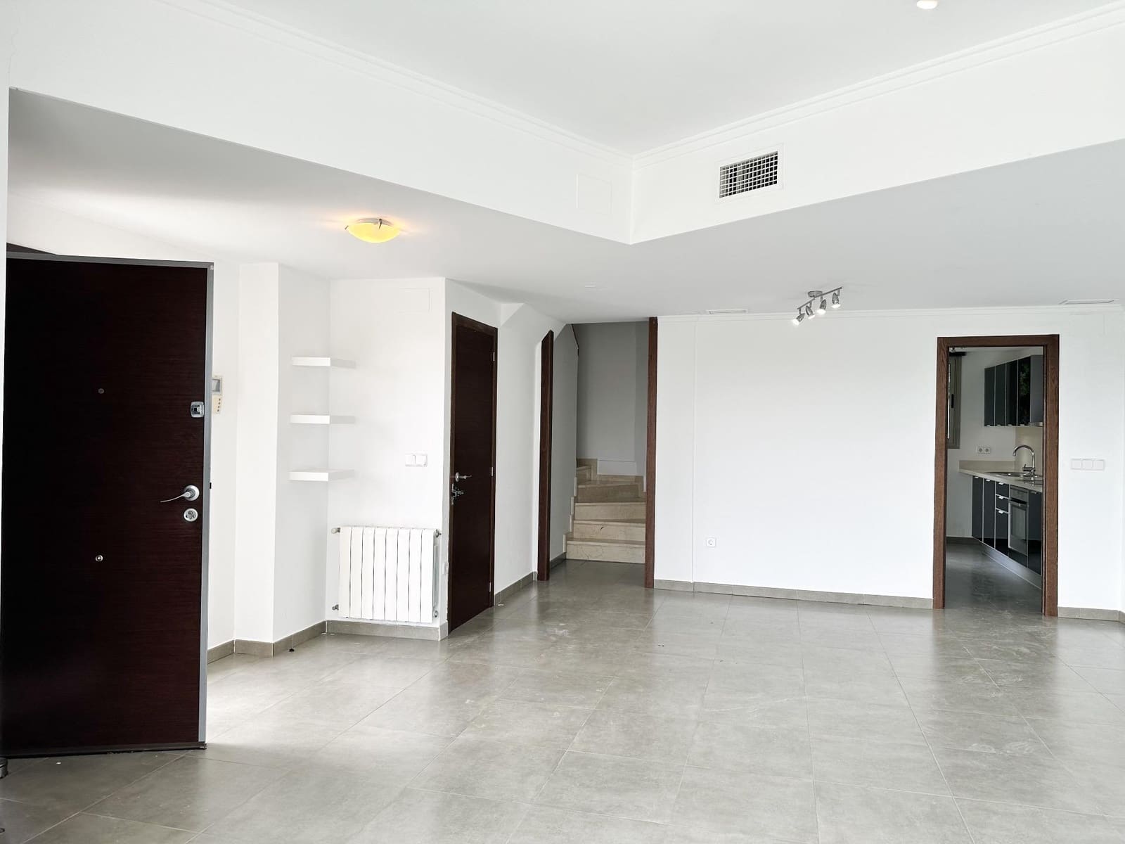 3 bedroom Semi-detached Villa for rent in Betera with pool garage - € 2,300 (Ref: 9822958)