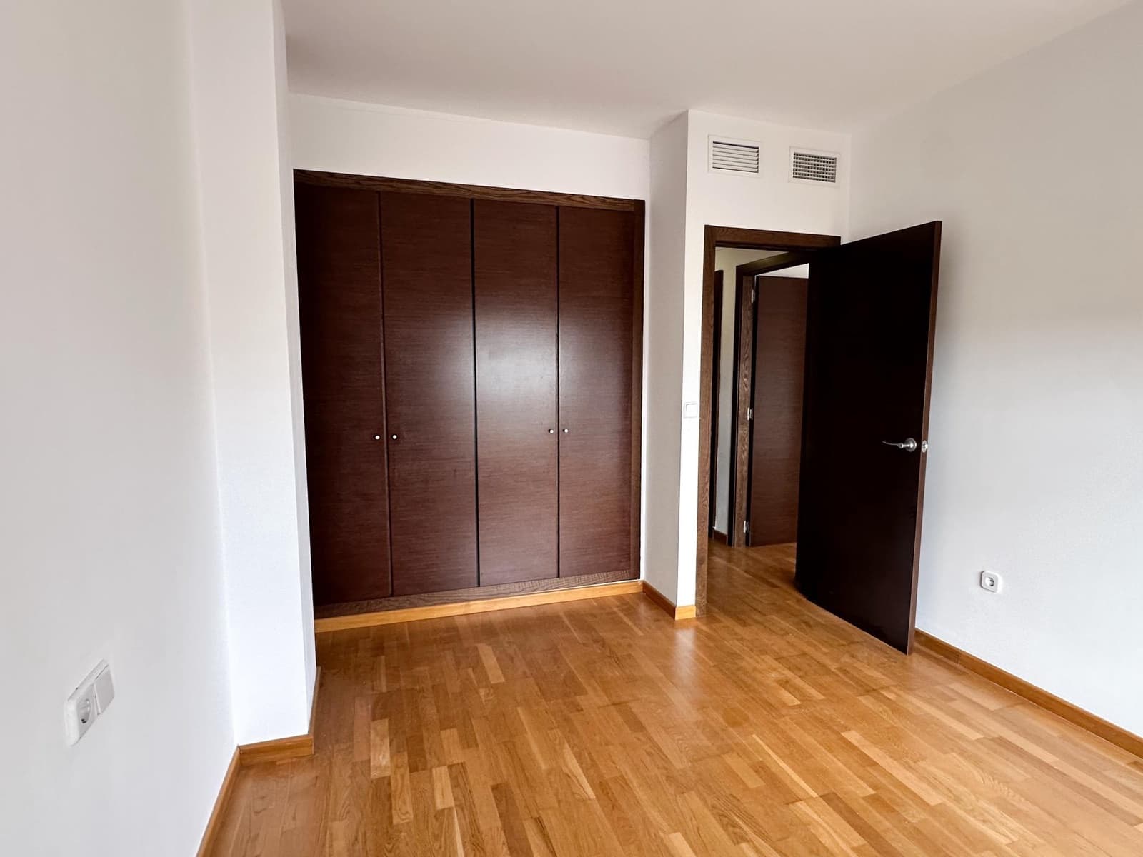 3 bedroom Semi-detached Villa for rent in Betera with pool garage - € 2,300 (Ref: 9822958)