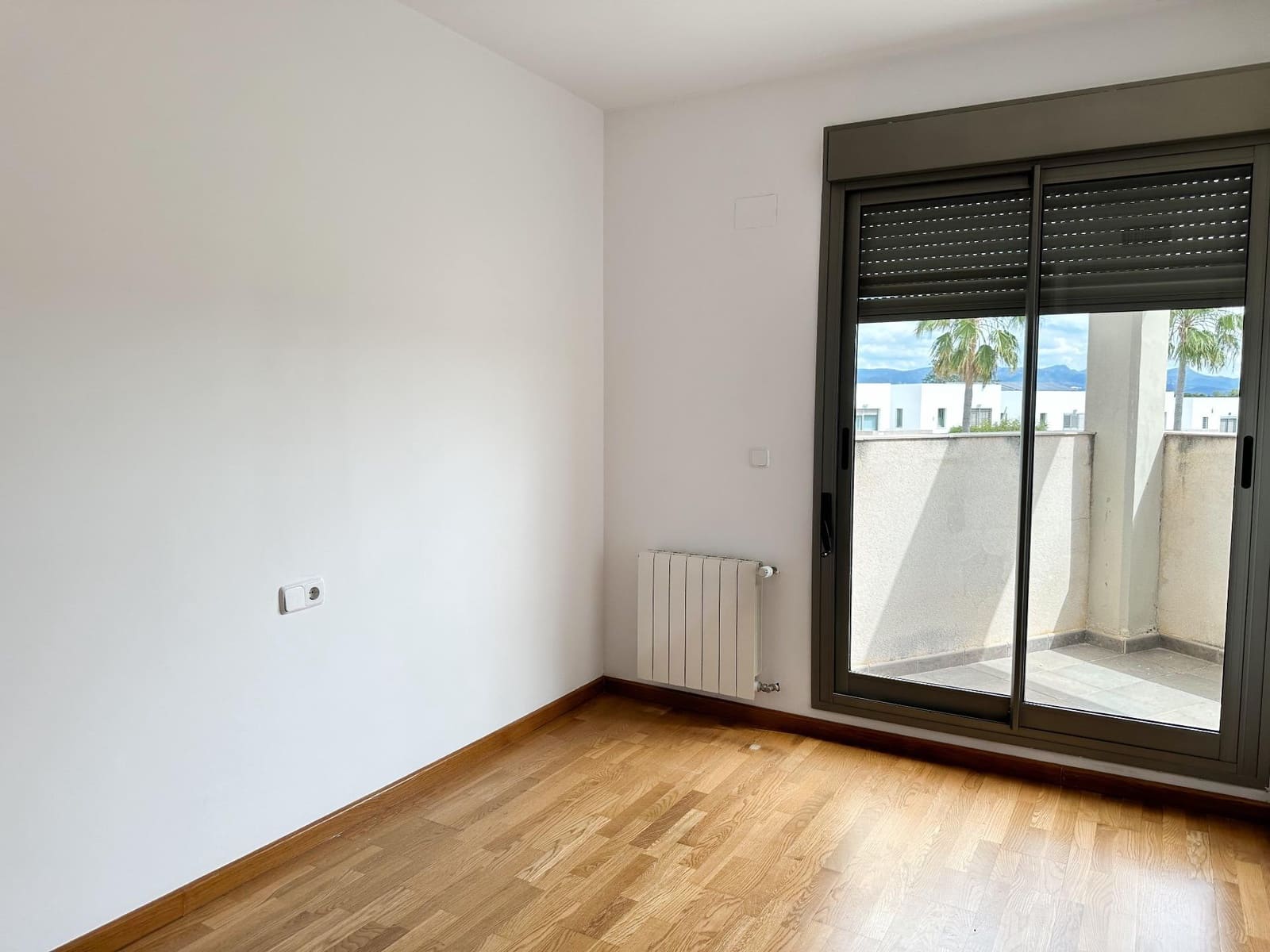 3 bedroom Semi-detached Villa for rent in Betera with pool garage - € 2,300 (Ref: 9822958)