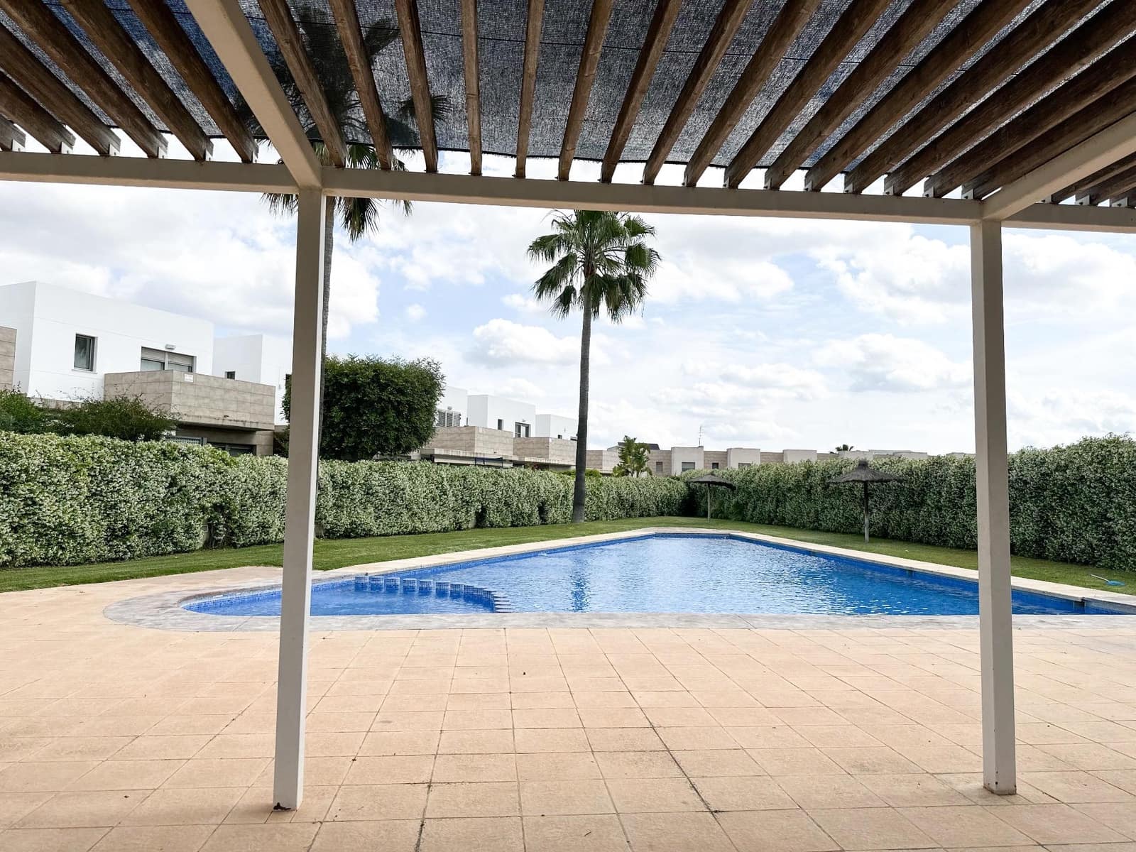 3 bedroom Semi-detached Villa for rent in Betera with pool garage - € 2,300 (Ref: 9822958)