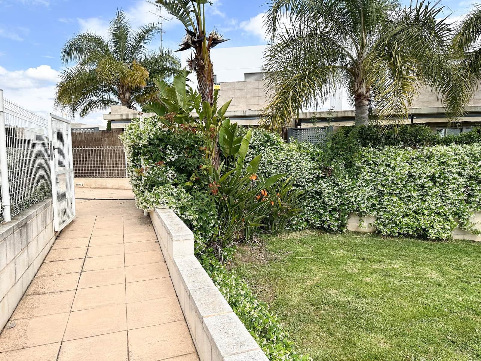 3 bedroom Semi-detached Villa for rent in Betera with pool garage - € 2,300 (Ref: 9822958)