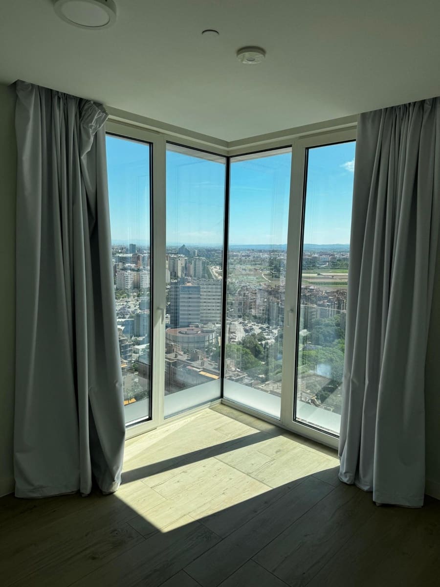Piso de 2 habitaciones en València ciudad en alquiler con piscina garaje - 2.975 € (Ref: 9871900)