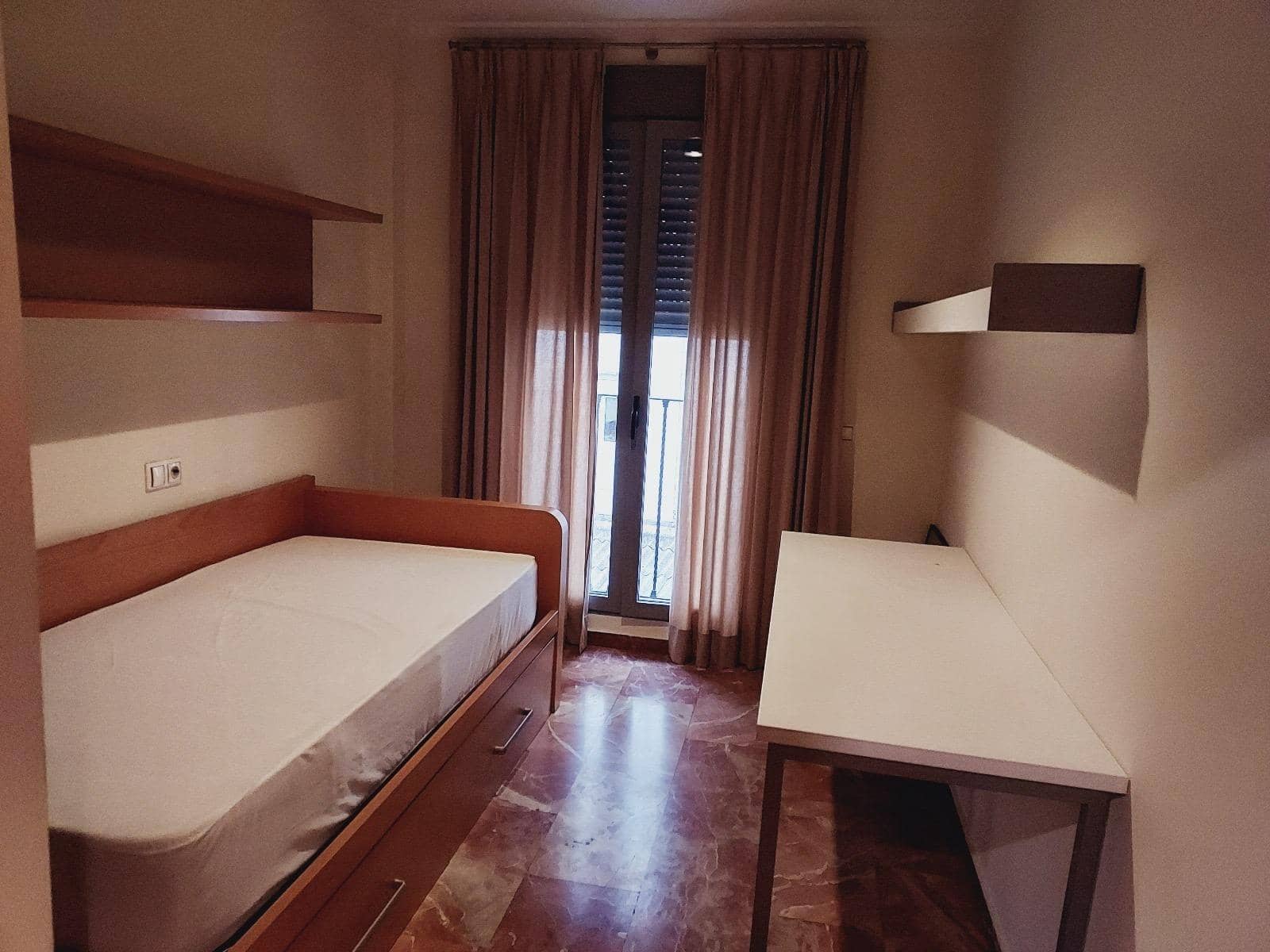 2 quarto Apartamento para arrendar em Valencia cidade com garagem - 1 600 € (Ref: 9873537)