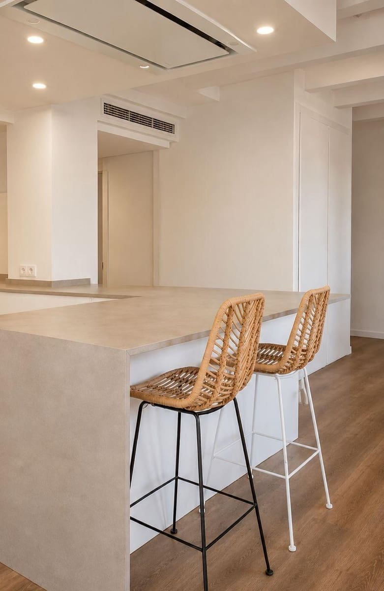 2 soverom Leilighet til leie i Valencia by med garasje - € 2 400 (Ref: 9876479)
