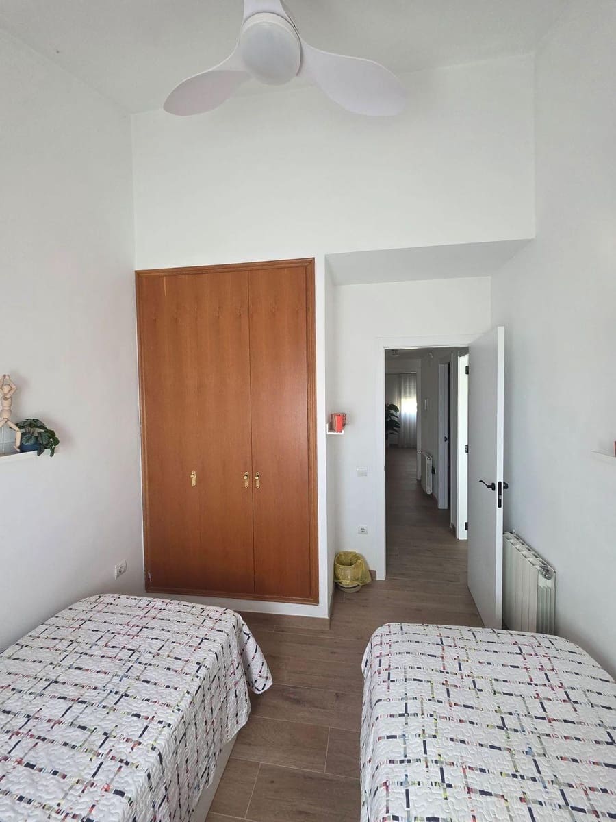 4 quarto Moradia em Banda para arrendar em San Antonio de Benageber com piscina garagem - 2 300 € (Ref: 9893910)