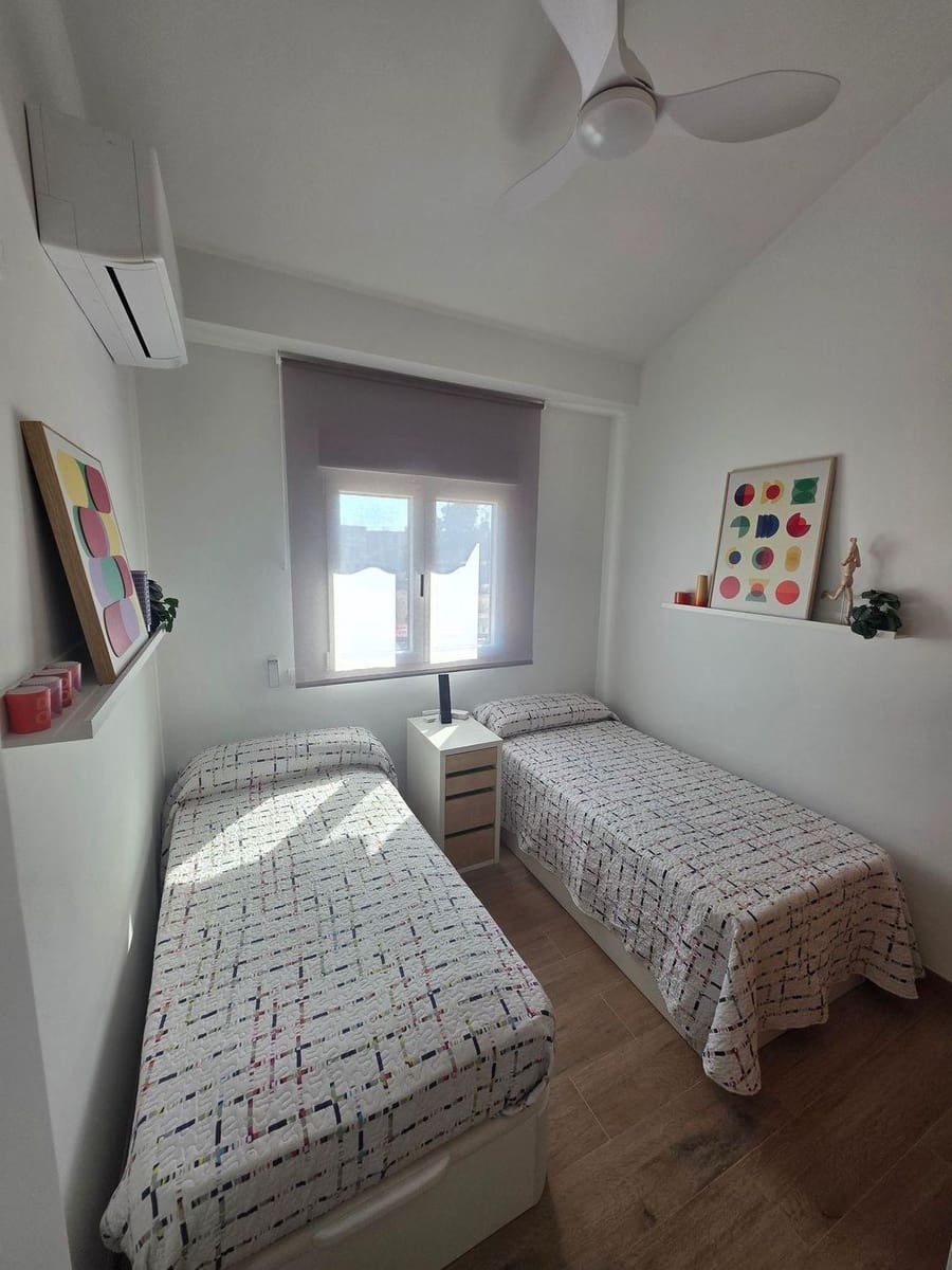 4 quarto Moradia em Banda para arrendar em San Antonio de Benageber com piscina garagem - 2 300 € (Ref: 9893910)