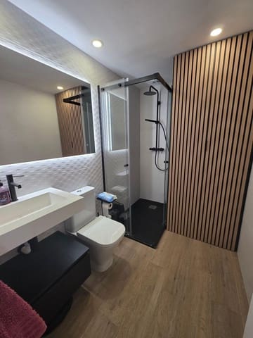 4 quarto Moradia em Banda para arrendar em San Antonio de Benagéber - 2 300 € (Ref: 9893910)