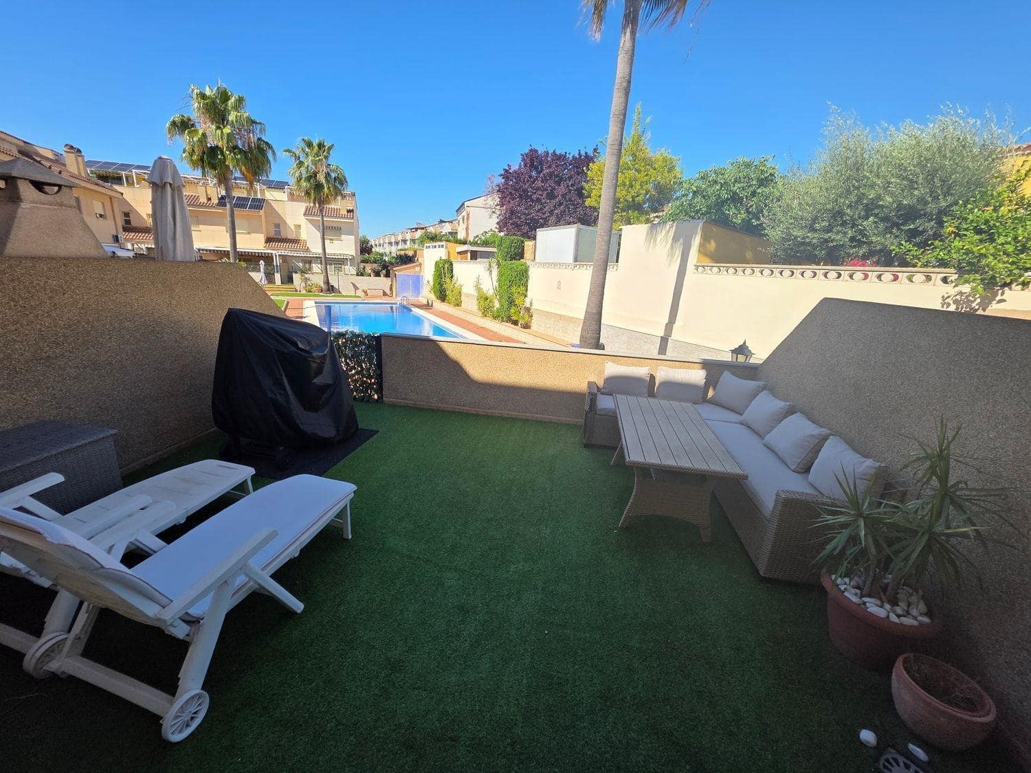 4 quarto Moradia em Banda para arrendar em San Antonio de Benageber com piscina garagem - 2 300 € (Ref: 9893910)