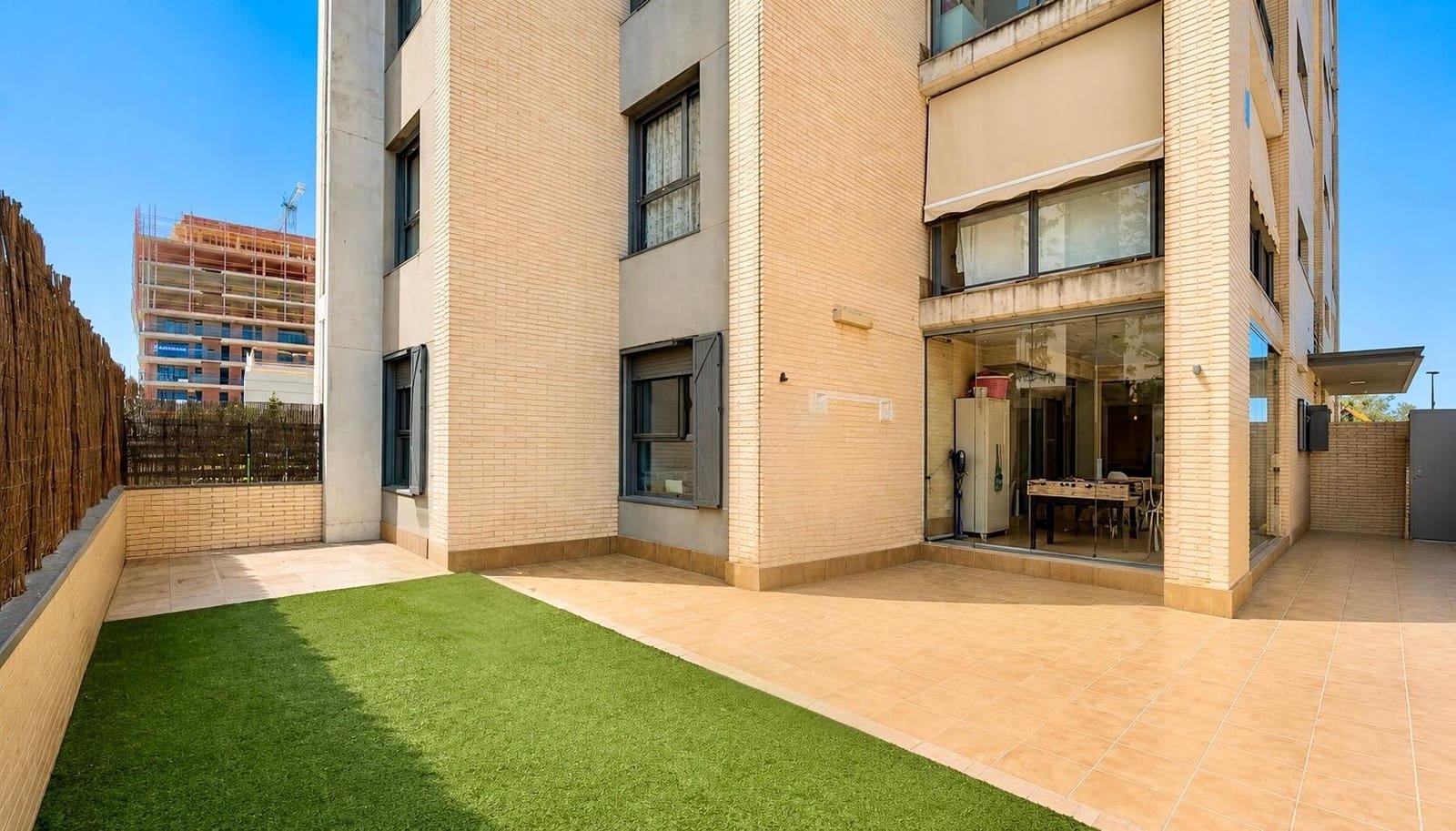 3 bedroom Apartment for sale in Paterna with pool - € 420,000 (Ref: 9893911)