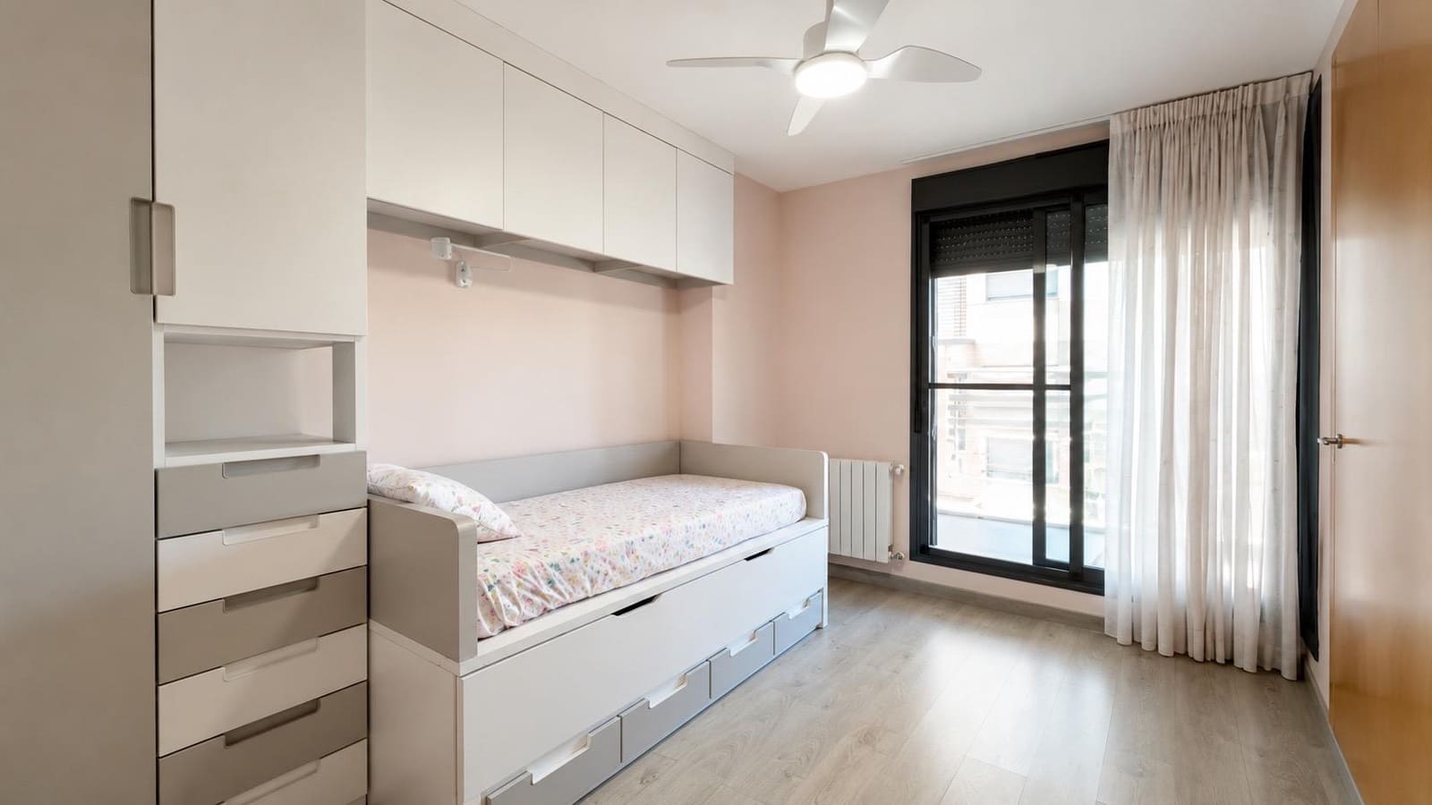 3 bedroom Apartment for sale in Paterna with pool - € 420,000 (Ref: 9893911)