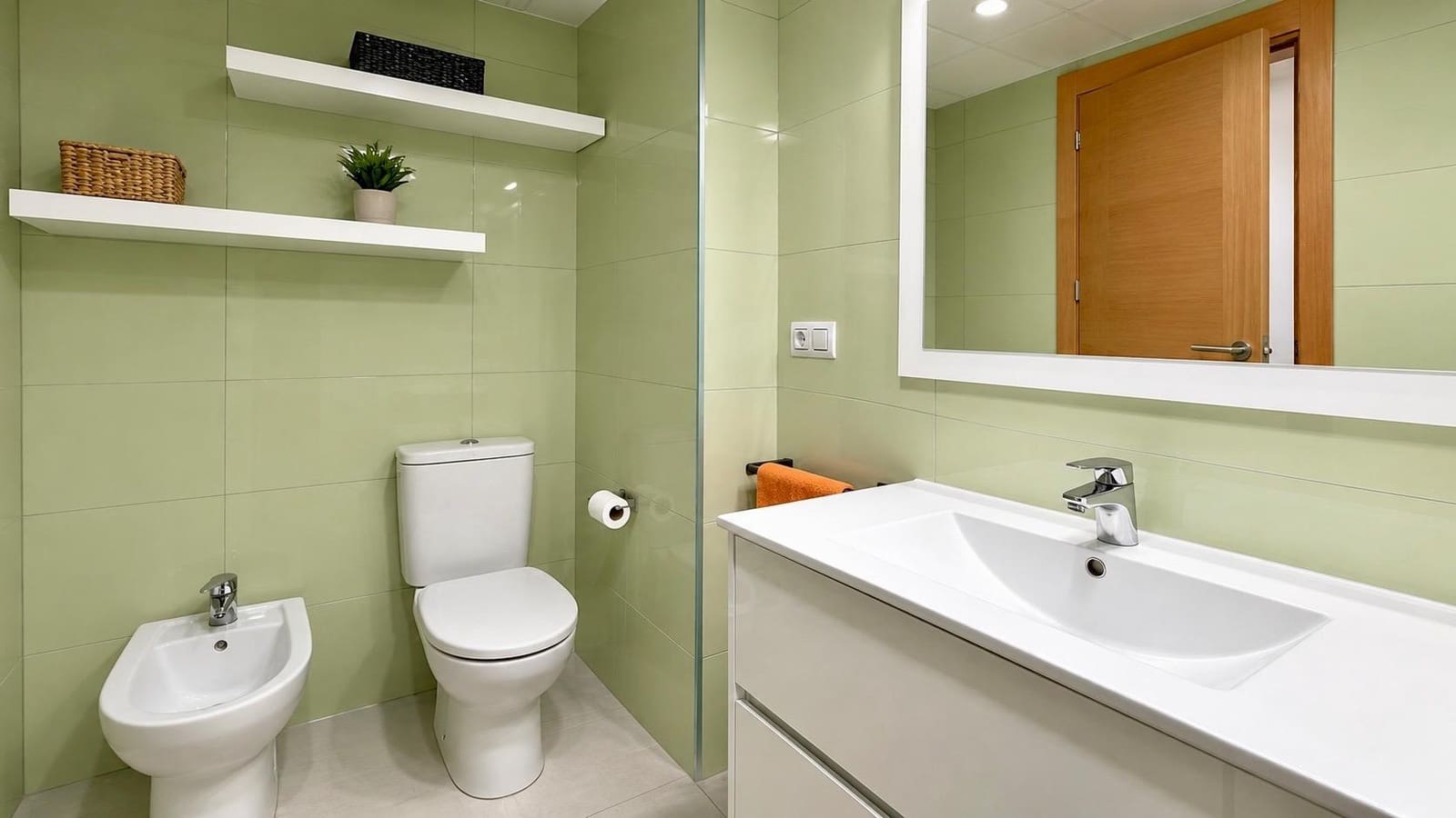 3 bedroom Apartment for sale in Paterna with pool - € 420,000 (Ref: 9893911)