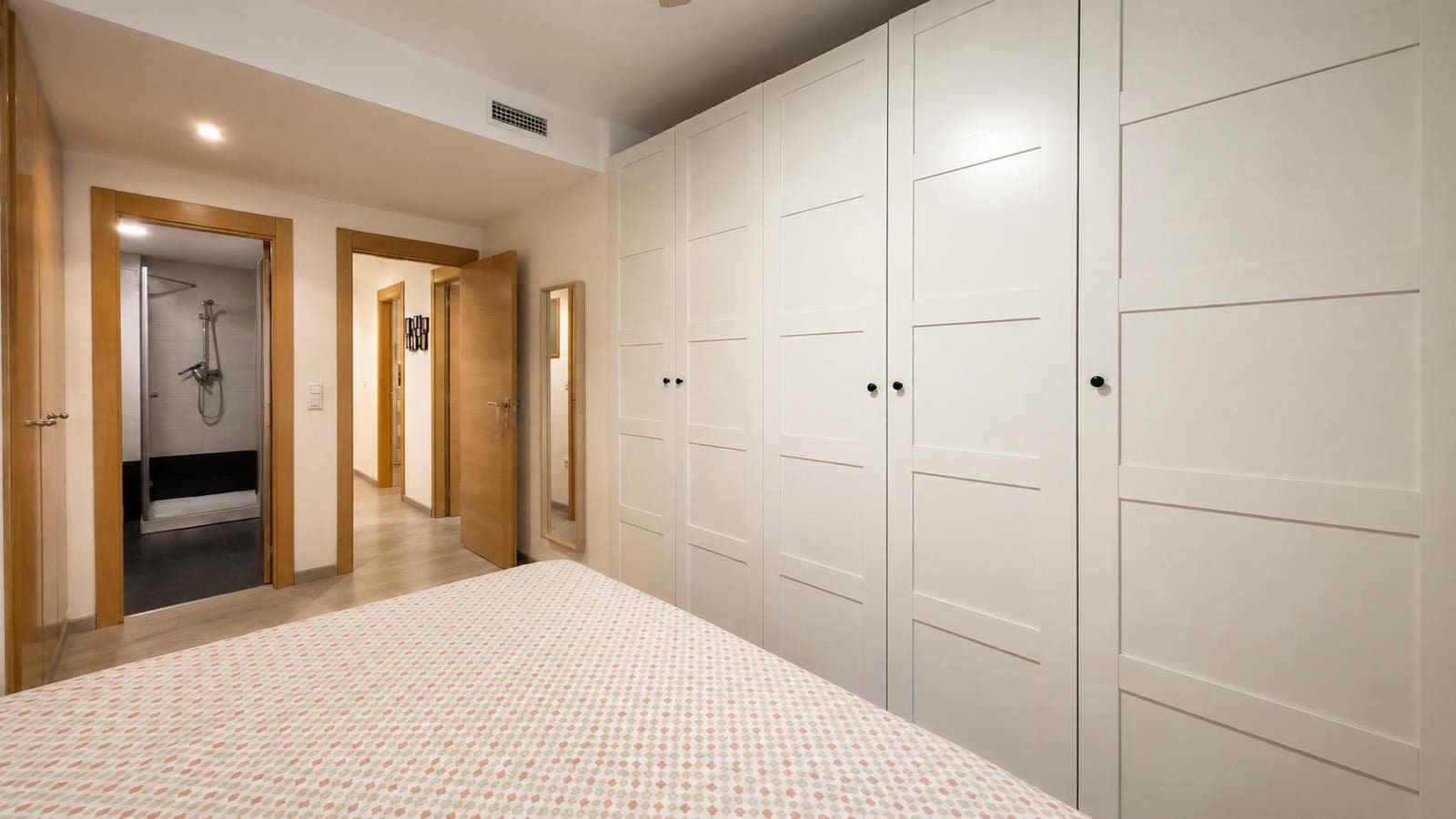 3 bedroom Apartment for sale in Paterna with pool - € 420,000 (Ref: 9893911)