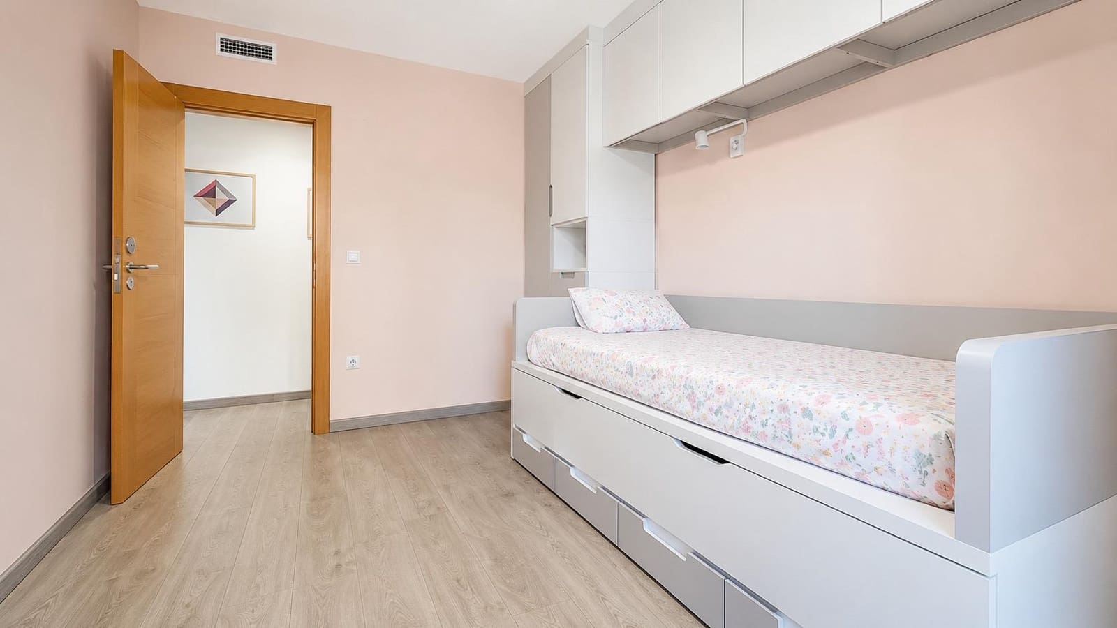 3 bedroom Apartment for sale in Paterna with pool - € 420,000 (Ref: 9893911)