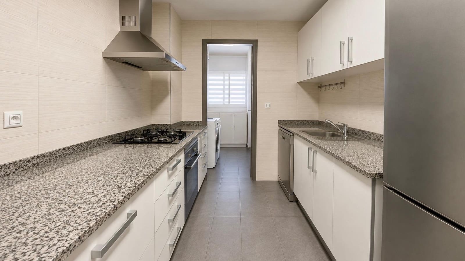 3 bedroom Apartment for sale in Paterna with pool - € 420,000 (Ref: 9893911)