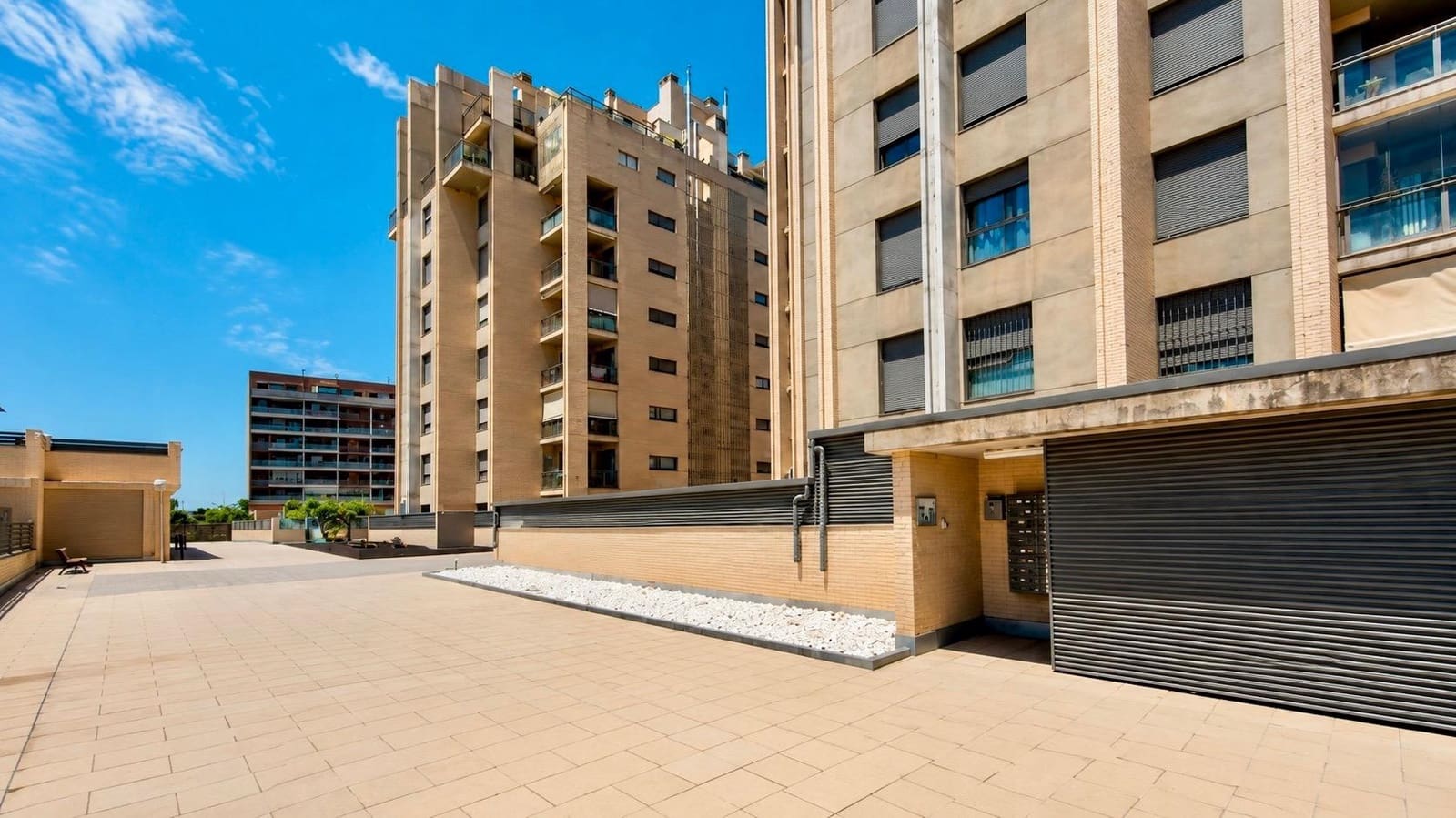 3 bedroom Apartment for sale in Paterna with pool - € 420,000 (Ref: 9893911)
