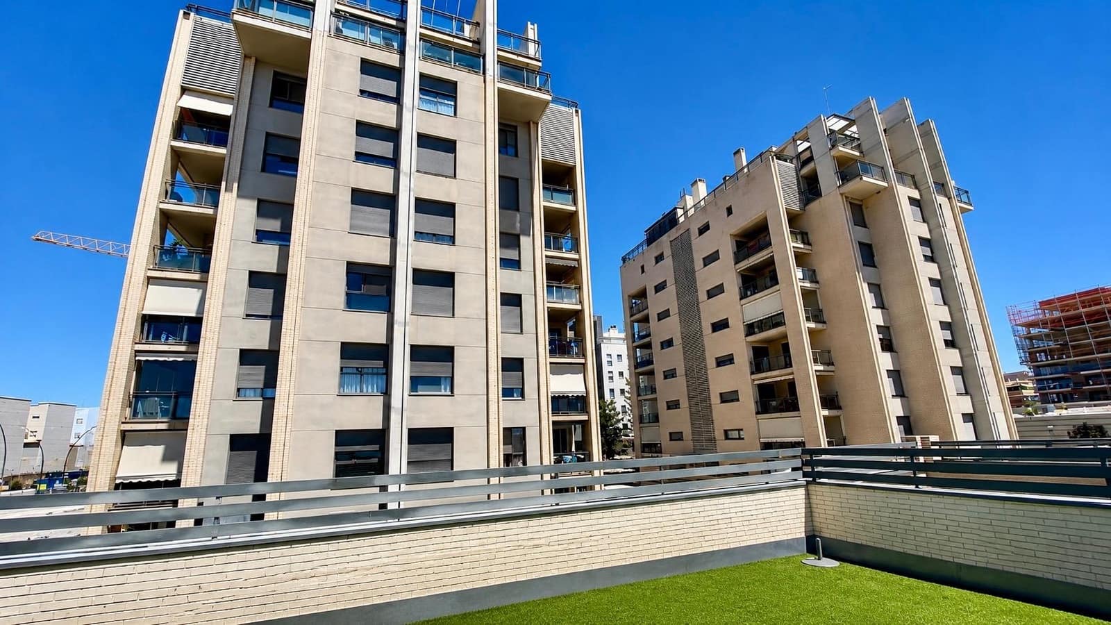 3 bedroom Apartment for sale in Paterna with pool - € 420,000 (Ref: 9893911)