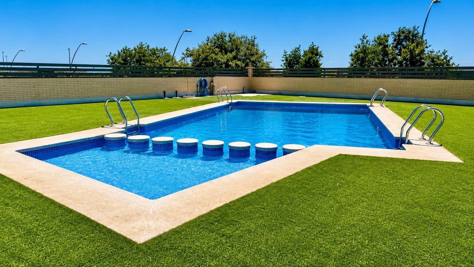 3 bedroom Apartment for sale in Paterna with pool - € 420,000 (Ref: 9893911)