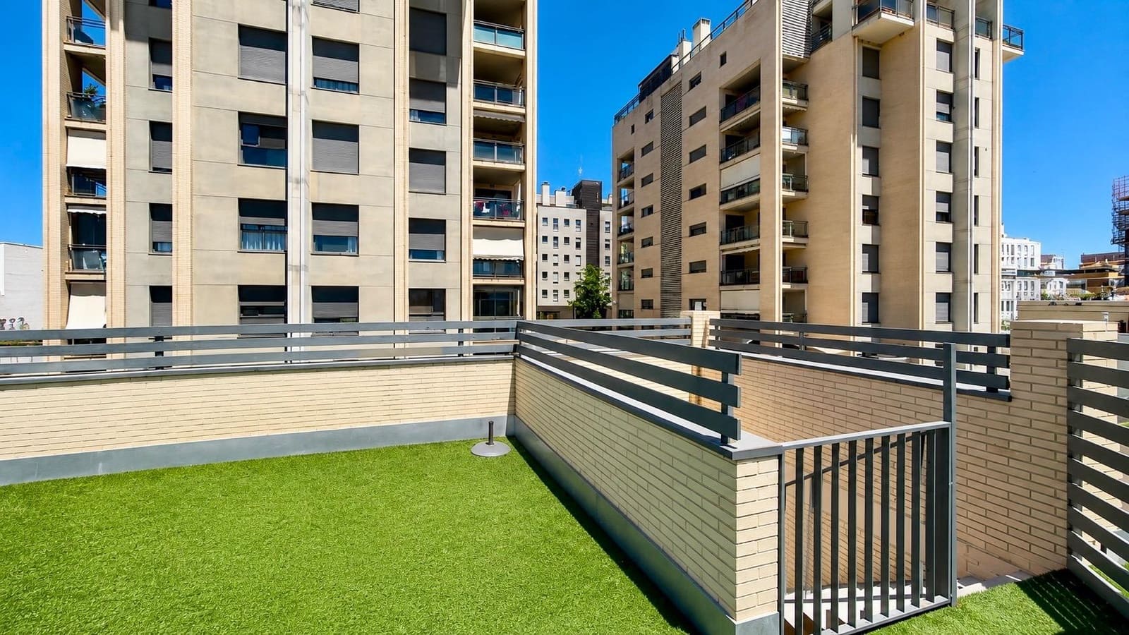 3 bedroom Apartment for sale in Paterna with pool - € 420,000 (Ref: 9893911)