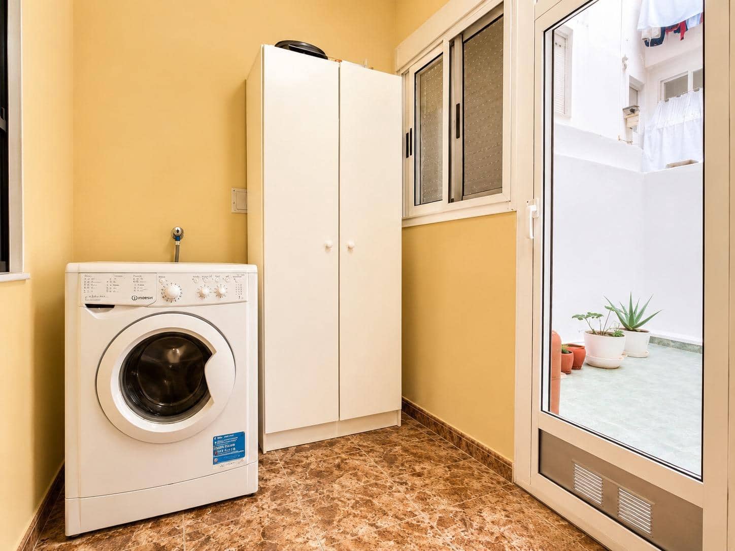 Piso de 3 habitaciones en València ciudad en venta - 240.000 € (Ref: 9903972)