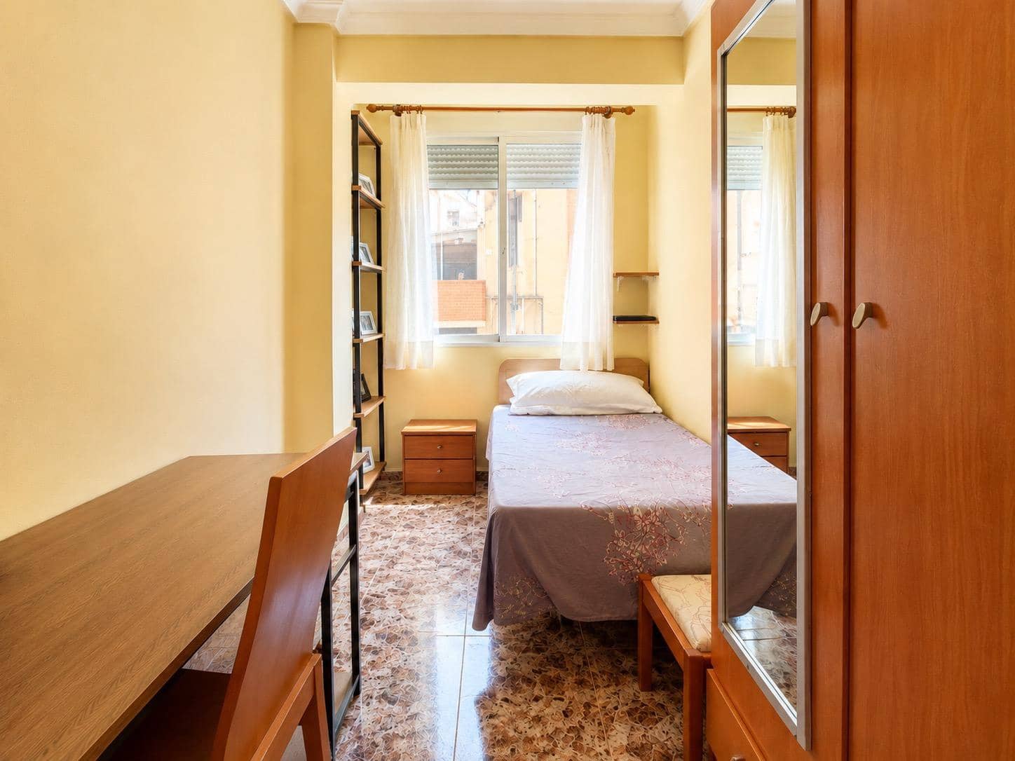 Piso de 3 habitaciones en València ciudad en venta - 240.000 € (Ref: 9903972)