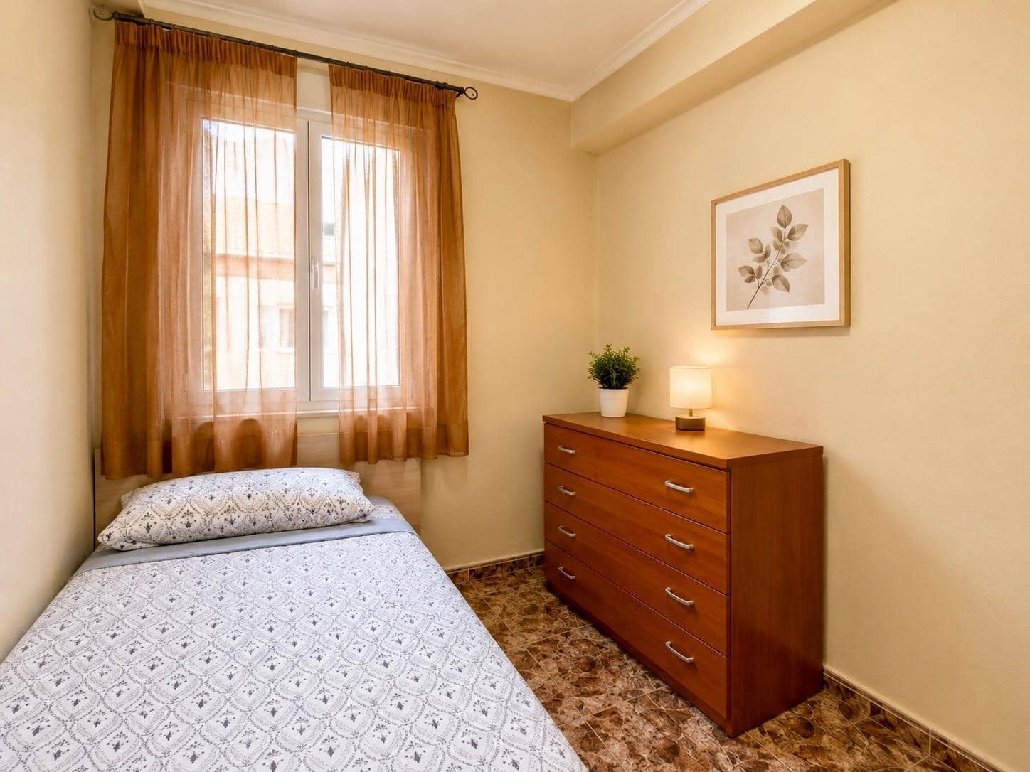Piso de 3 habitaciones en València ciudad en venta - 240.000 € (Ref: 9903972)