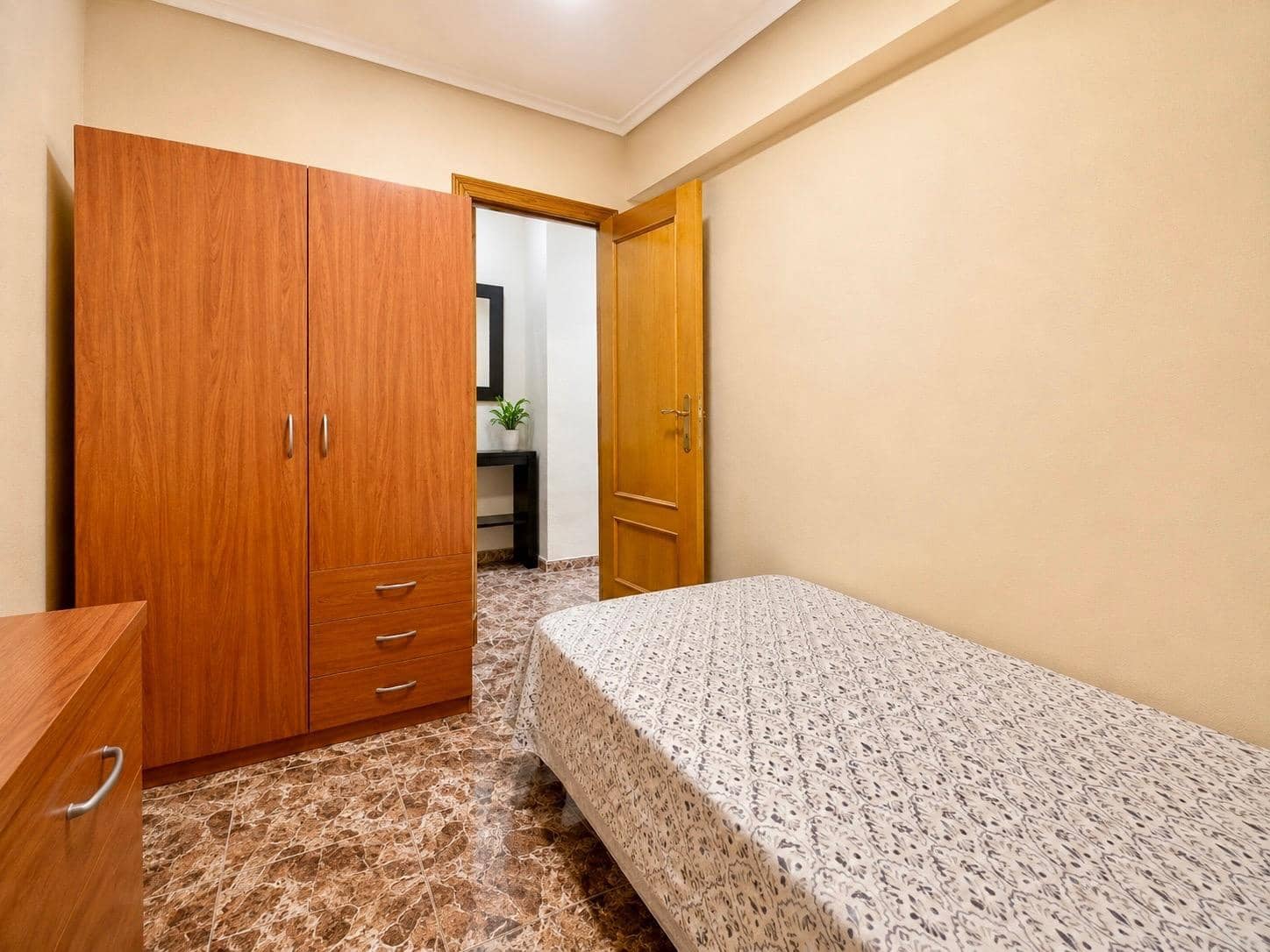 Piso de 3 habitaciones en València ciudad en venta - 240.000 € (Ref: 9903972)