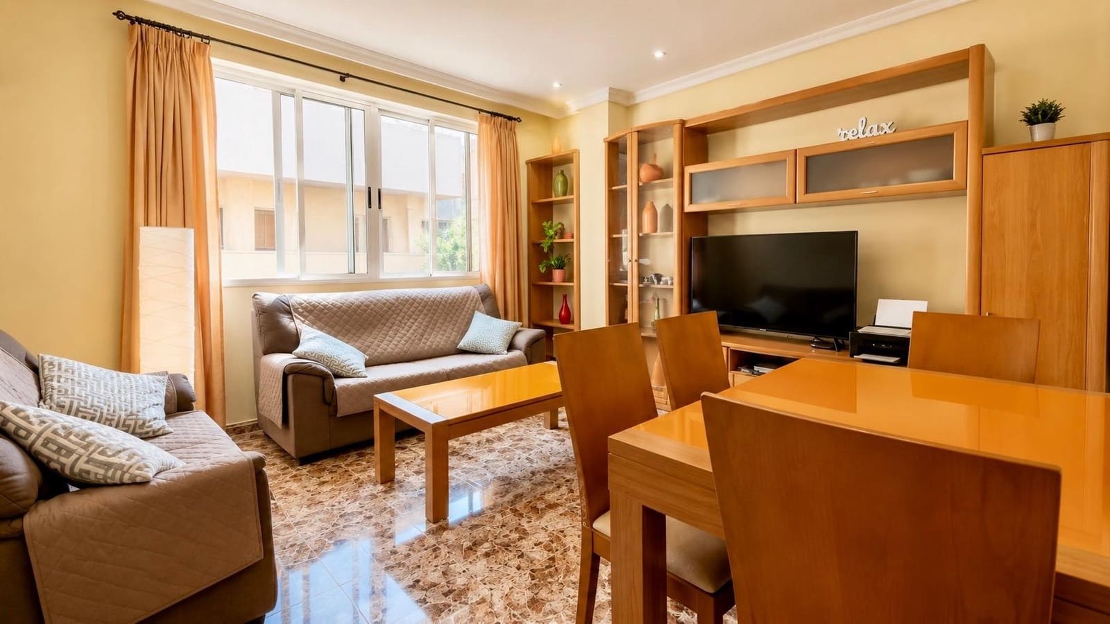 Piso de 3 habitaciones en València ciudad en venta - 240.000 € (Ref: 9903972)