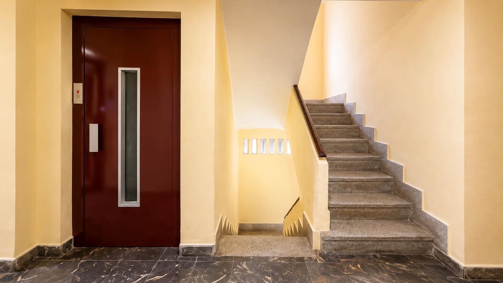 Piso de 3 habitaciones en València ciudad en venta - 240.000 € (Ref: 9903972)