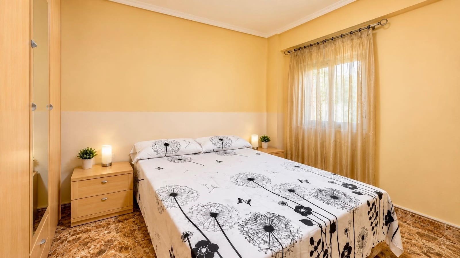 Piso de 3 habitaciones en València ciudad en venta - 240.000 € (Ref: 9903972)